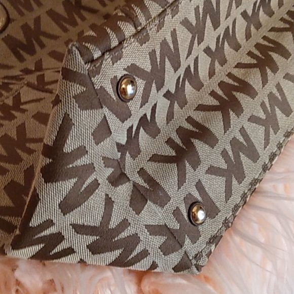 (1473) MICHAELΒ KORS LARGE BROWN MONOGRAM CANVAS TOTE π₯ - Picture 9 of 16